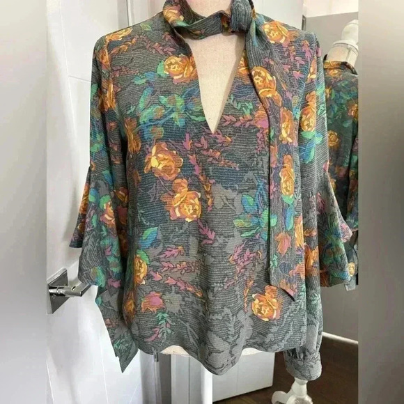BCBG MAXAZRIA FATIGUE JADE LONG-SLEEVE FLORAL TOP - Picture 1 of 13